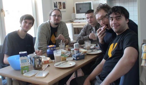 Beim Frühstück vor dem Meeting in Berlin: Sebastian Kurfürst, Karsten Dambekalns, Ronny Unger, Christian Jul Jensen und Robert Lemke (v.l.n.r). Beim Frühstück vor dem Meeting in Berlin: Sebastian Kurfürst, Karsten Dambekalns, Ronny Unger, Christian Jul Jensen und Robert Lemke (v.l.n.r).