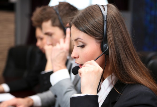 Motivation: Kennen die Mitarbeiter eines Call Centers die Studenten, die von einem Stipendium profitieren, fällt es ihnen wesentlich leichter, die Gelder für dieses Stipendium einzusammeln. Das hat der Psychologe Adam Grant nachgewiesen. (Foto: Shutterstock)