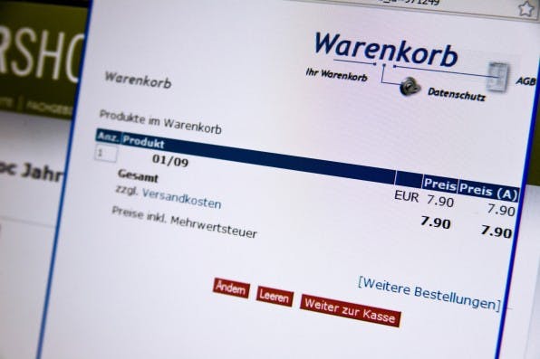 Online-Käufer bevorzugen Lastschrift und Rechnung, weil sie ihre Bestellung schnell erhalten und gleichzeitig eine gewisse Sicherheit haben. (Foto: Eva-Kahlmann / Fotolia)