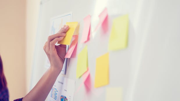 Der Wandel beginnt auf Post-Its! Wie agiles Arbeiten in Konzernen funktioniert