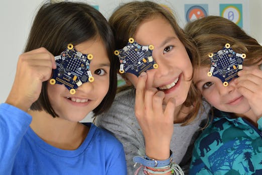Computer raus, Klassenarbeit: Wie Calliope den Bildungssektor digitalisiert