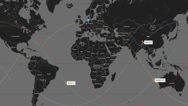 12.000 Starlink-Satelliten sollen in 550 Kilometern Höhe um die Erde Kreisen. Wie ein Schwarm fliegender Funkantennen sollen sie damit große Teile der Erde mit Internet versorgen. (Abbildung: findstarlink.com)