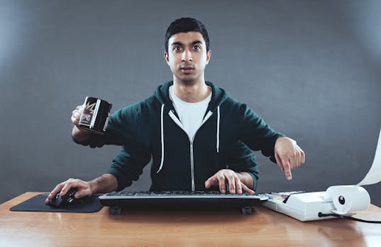 Schlecht für die Arbeit, schlecht fürs Gehirn: Wie sich Multitasking auf deinen IQ auswirkt