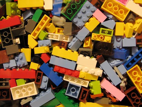 Mit Google Blockly per Drag & Drop programmieren