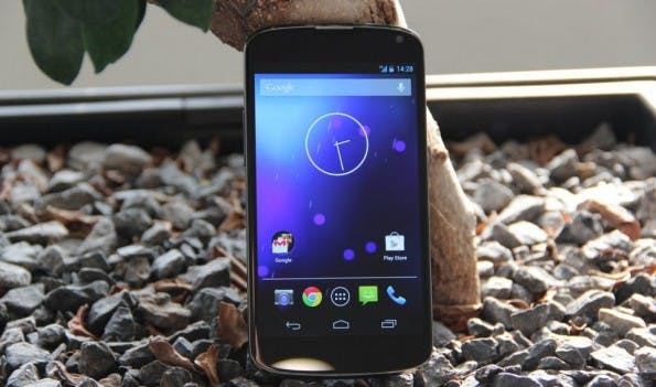 lg-google_nexus_4_hands-on