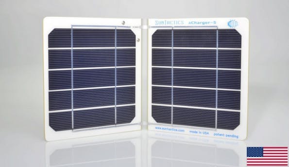Mit dem iPhone-Ladegerät sCharger-5 per Sonnenlicht an Strom kommen. (Bild: eBay)