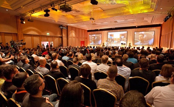 Rico Neitzel eröffnet die sechste Meet Magento 2012 ebenso in Berlin. (Bildquelle: Netresearch App Factory)