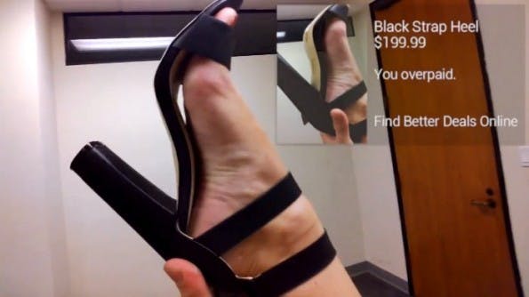Der im Google-Glass-Porno gezeigte Preisvergleich könnte tatsächlich praktisch sein. (Bild: MiKandi/YouTube)