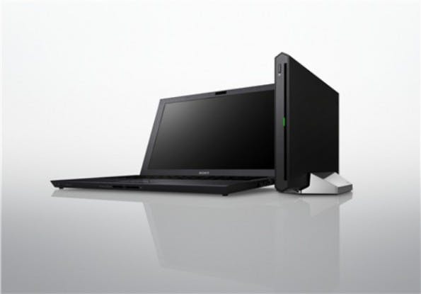 Die kommerzielle Ausführung einer eGPU in Form des Sony Vaio Z von 2011 samt externem „Power Media Dock“.