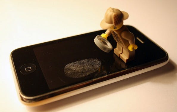 TouchID: Welche Vor- und Nachteile bietet ein Fingerabdruckscanner im Vergleich zu einem Passwort. (Bild: Chris Isherwood / Flickr Lizenz: CC BY-SA 2.0)