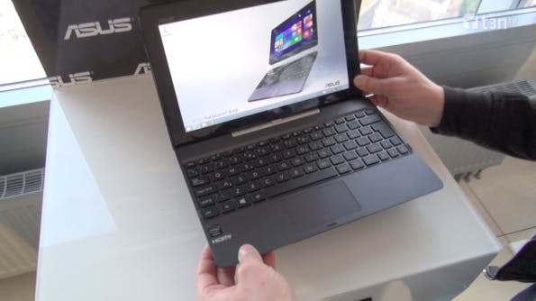 Das Asus Transformer Book T100 kommt mit dem neuen Bay-Trail-Prozessor und Windows 8.1. (Foto: t3n)