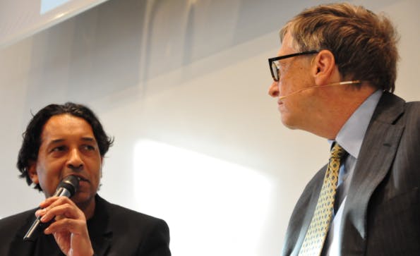 Cherno Jobotey moderierte das Gespräch mit Bill Gates. (Foto: Florian Blaschke)