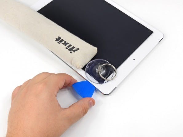 Das iPad Air ist nicht einfach zu öffnen. (Bild: Sam Lionheart / iFixit)
