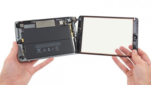 iPad Mini mit Retina-Display: Display und Glasoberfläche sind nicht verklebt. (Bild: iFixit)