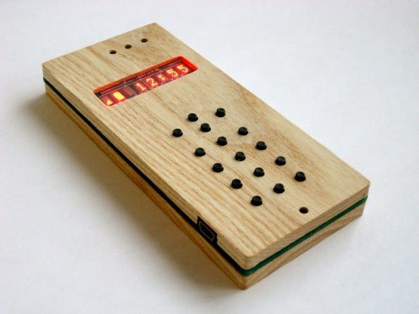 DIY-Handy: So sieht das fertige Mobiltelefon aus. (Bild: David A. Mellis / Flickr Lizenz: CC BY 2.0)