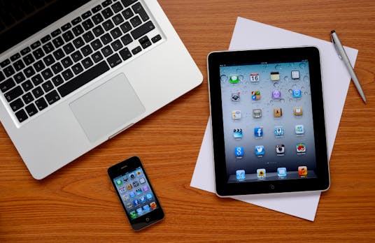 Bring Your Own Device: Wie du Mitarbeiter glücklich machst und Risiken minimierst