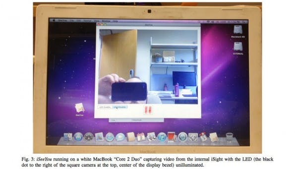iSeeYou: Software erlaubt die heimliche Aktivierung der iSight-Kamera in einem alten MacBook. (Bild: Matthew Brocker, Stephen Checkoway / Johns Hopkins University)
