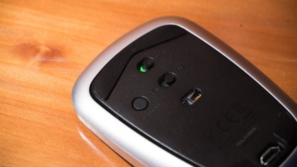 Die T630 von Logitech kann sich mit zwei Bluetooth-Geräten verbinden, ohne neu gekoppelt werden zu müssen. (Foto: Moritz Stückler)