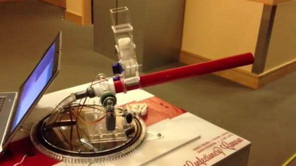 Confectionery Cannon: Die Marshmallow-Kanone vereint intelligente Software mit ansehnlicher Konstruktion. (Foto: Confectionery Cannon)