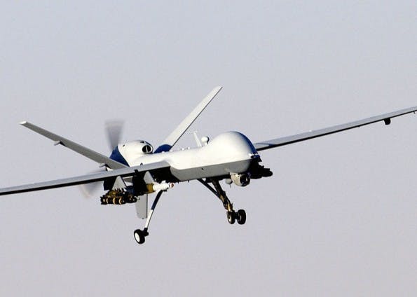 Drohnen fliegen Einsätze aufgrund verknüpfter, digitaler Informationen – oft mit unabsehbaren Kollateralschäden. (Bild: USAF Photographic Archives)