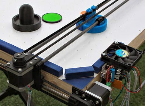 Bastler baut Air-Hockey-Roboter aus 3D-Drucker und Arduino