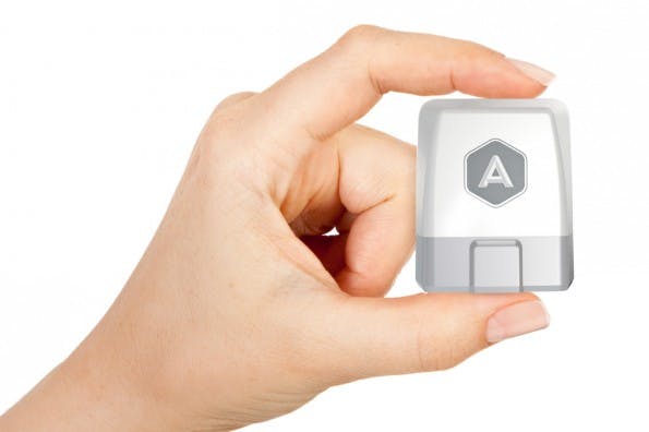 Smartes Autofahren soll in Zukunft ein Bluetooth-fähiger OBD-Computer ermöglichen. Er liest elektronische Fahrzeugdaten aus und sendet sie an das Smartphone. (Foto: Automatic)