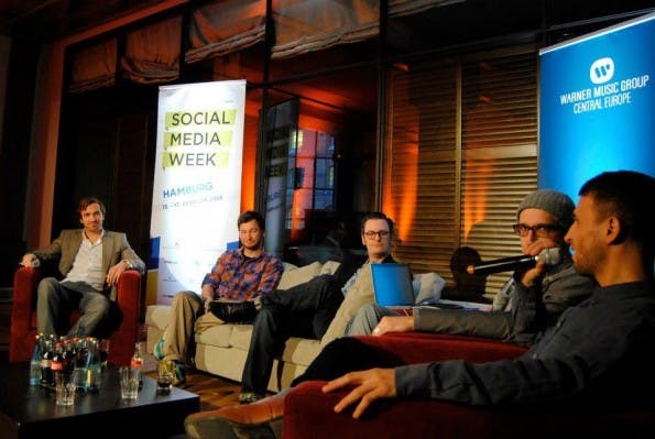 Diskussionen wie diese finden sich viele auf der Social Media Week. (Foto: Social Media Week)