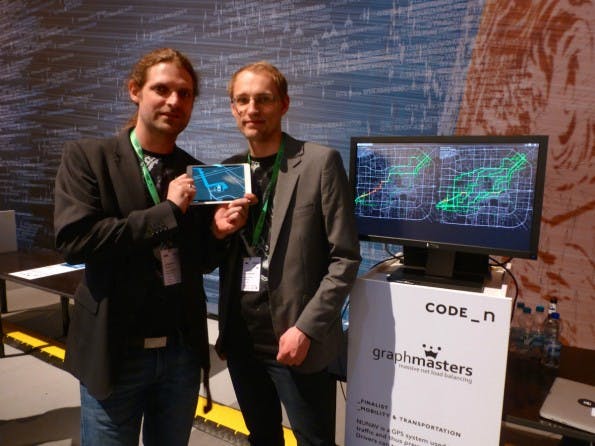 Graphmasters-Gründer Christian Brüggemann und Sebastian Heise präsentieren ihre Technologie bei CODE_n auf der CeBIT. (Foto: t3n)