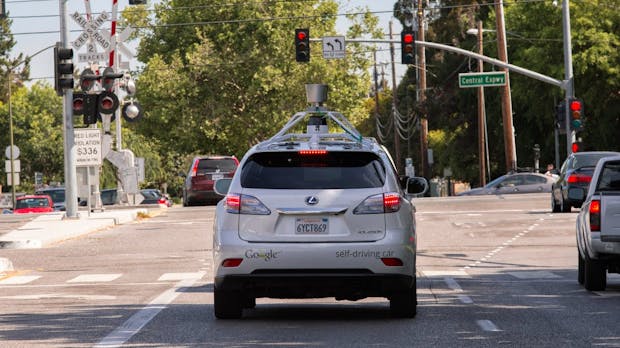 Googles selbstfahrende Autos trauen sich jetzt auch in den Stadtverkehr