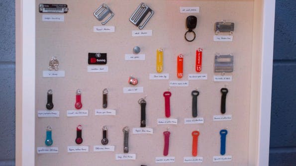 Die Details machen den Unterschied: Selbst kleinste Komponenten werden bei booq individuell angefertigt und unterstützen das komplette Design. (Foto: Moritz Stückler)