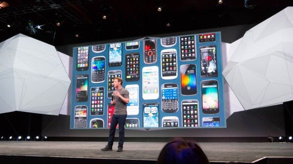 Mark Zuckerberg erklärt auf der f8-Konferenz dass Facebook seine Zukunft im Mobile-Bereich sieht. (Foto: Moritz Stückler)