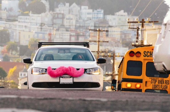 Lyft wurde 2012 in San Francisco gegründet und ist aus dem Stadtbild nicht mehr wegzudenken. (Bild: Lyft)