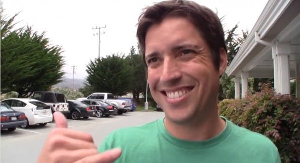 Netter Milliardär von Nebenan: Nick Woodman im Gespräch mit Tech-Guru Robert Scoble. (Screenshot: YouTube).