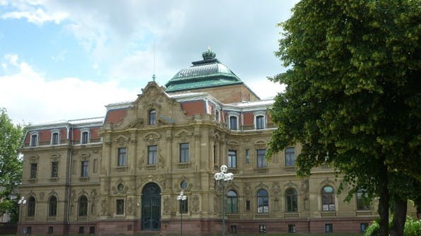 Bundesgereichtshof: Bewertungsportale müssen die Identität ihrer anonymen Nutzer nicht preisgeben. (Foto: ComQuat / Wikimedia Commons Lizenz: CC BY-SA 3.0)
