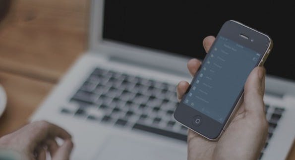 Ob am Rechner oder am Smartphone: Codeanywhere wird seinem Namen gerecht und ermöglicht das Coden auch unterwegs. (Foto: Codeanywhere)