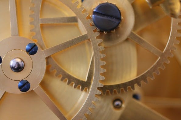 Ein Rädchen greift ins andere: Für erfolgreiche Teamarbeit sollten die Rollen klar verteilt sein. (Foto: Stefan W via flickr ,Lizenz CC BY 2.0)