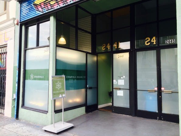 Kaum zu erkennen: Eine von dutzenden, modernen Cannabis-Abgabestellen in San Francisco. (Foto: Moritz Stückler)