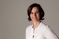 Astrid Overbeck ist seit 2003 Coach, Beraterin sowie Interimsmanagerin im Personalbereich. Als Karrierecoach hat sie sich auf Themen rund um Beruf und Karriere fokussiert. Netzwerken gehört zu ihrem täglichen Handwerkszeug.
