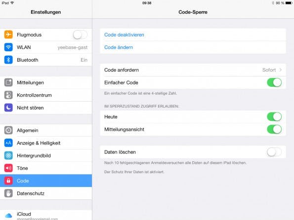 Ihr könnt in den Einstellungen von iOS 8 ein Passwort festlegen, das auch länger als vierstellig sein kann.