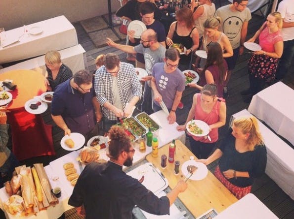 Events eignen sich hervorragend zum Netzwerken. Auch deshalb gibt es jedes Jahr das t3n-Family-&-Friends-BBQ. (Foto: t3n)