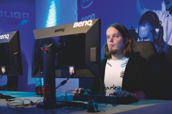Giacomo Thüs ist einer der besten Starcraft-II-Spieler Deutschlands. Er ist einer der wenigen, die davon leben können, zu spielen. (Foto: Thekla Ehling)