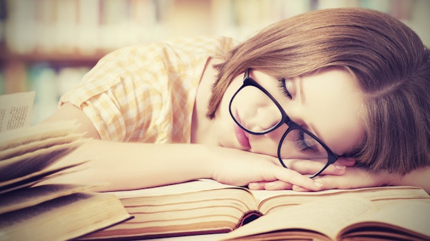 Power-Napping im Büro: So überbrückt ihr das biologische Mittagstief