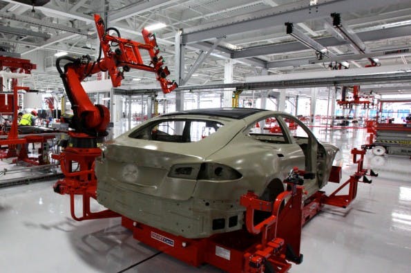 Industrie 4.0 in den USA: Bei dem Autohersteller Tesla setzt man schon komplett auf vernetzte Produktion. (Bild: Wikimedia / CC BY 2.0)