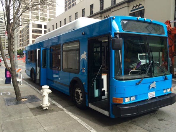 Mit diesen himmelblauen Bussen wollte das Startup Leap frischen Wind in den öffentlichen Nahverkehr von San Francisco bringen. (Foto: t3n)
