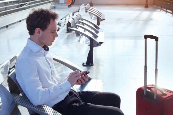 Die Roaming-Gebühren sollen vorerst doch bleiben. (Foto: Shutterstock / Ditty_about_summer)