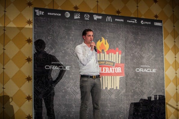 Tinnitracks-Gründer Jörg Land beim Pitch in Austin. (Foto: Maximilian Knop)
