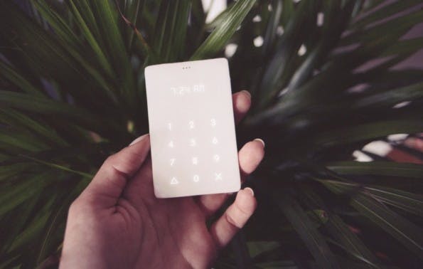 Light-Phone: Das Kreditkartengroße Dumbphone soll das ideale Backup-Handy werden. (Foto: Light Phone)