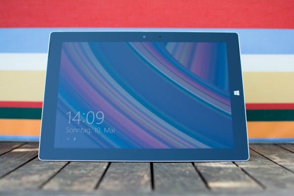 Das Surface 3 von Microsoft hat ein schickes Äußeres und eine gute Haptik. (Foto: Johannes Schuba)