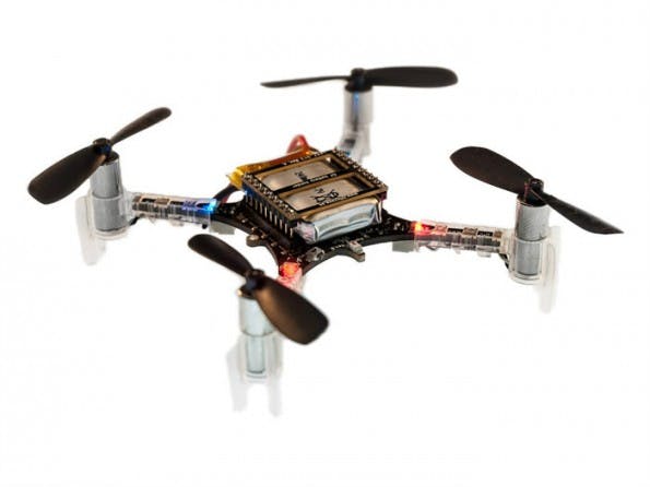 Wer mit Robotern in der Luft einsteigen will, sollte sich den Crazyflie 2.0 ansehen. (Bild: Crazyflie)