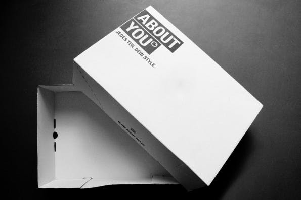 Hier eine typische Paketgestaltung am Beispiel der Versandverpackung des Otto-Startups AboutYou.de. (Foto: Collins)